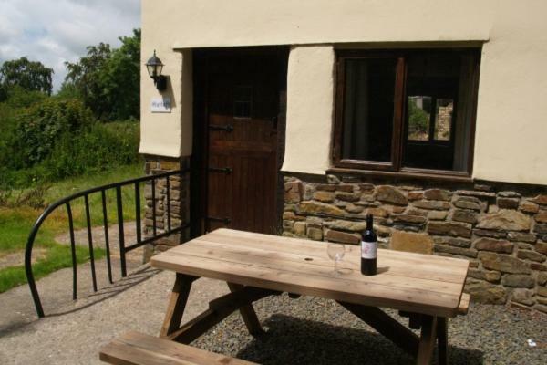 Hayloft Cottage Merton  Экстерьер фото
